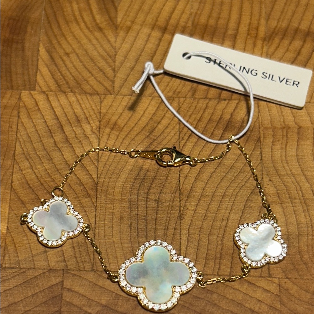 NWT Rachel Zoe gorgeous bracelet mother of pearl clover bracelet